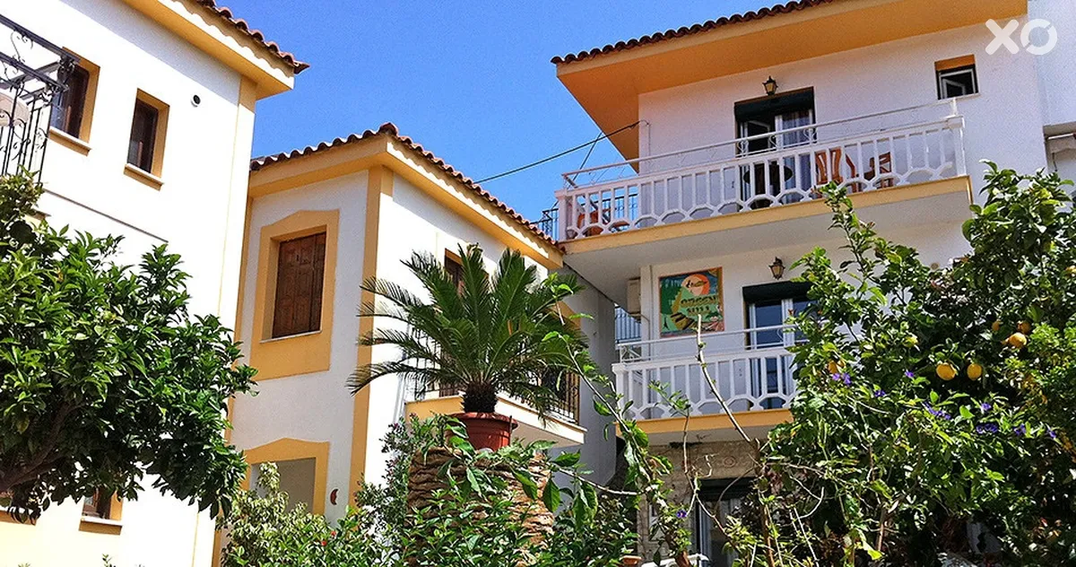 Green Hill Studios & Apartments