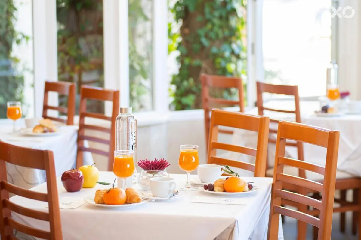 Amoros Hotel