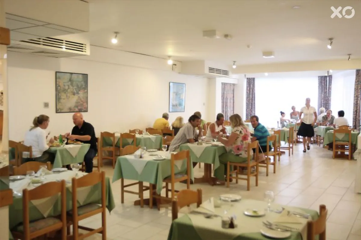 Adelais Bay Hotel