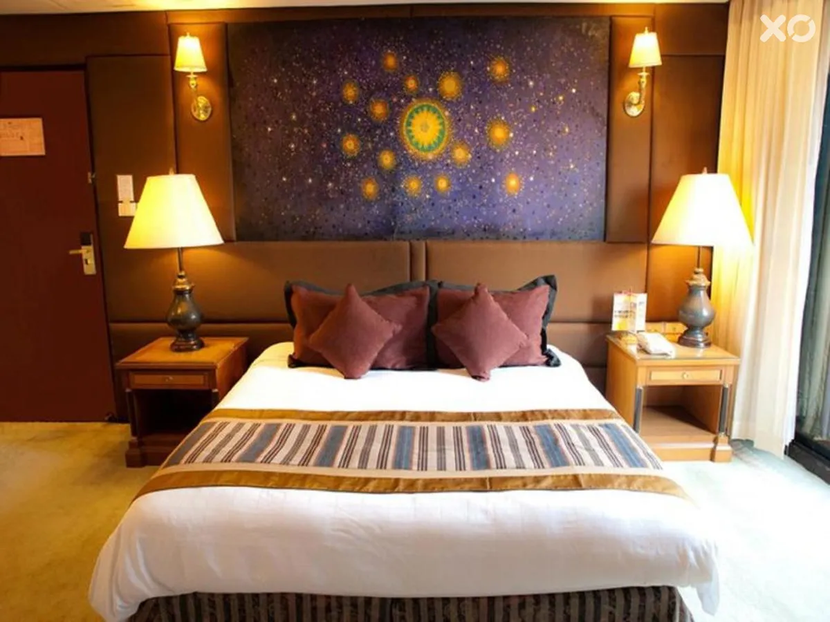 Diamond City Hotel