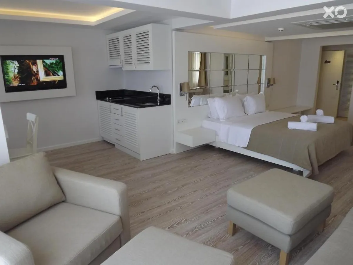 Alesta Yacht Hotel