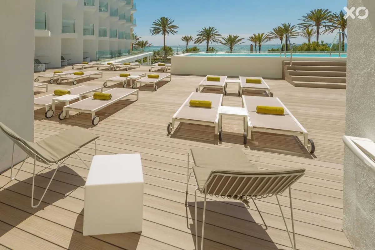 HM Tropical Hotel