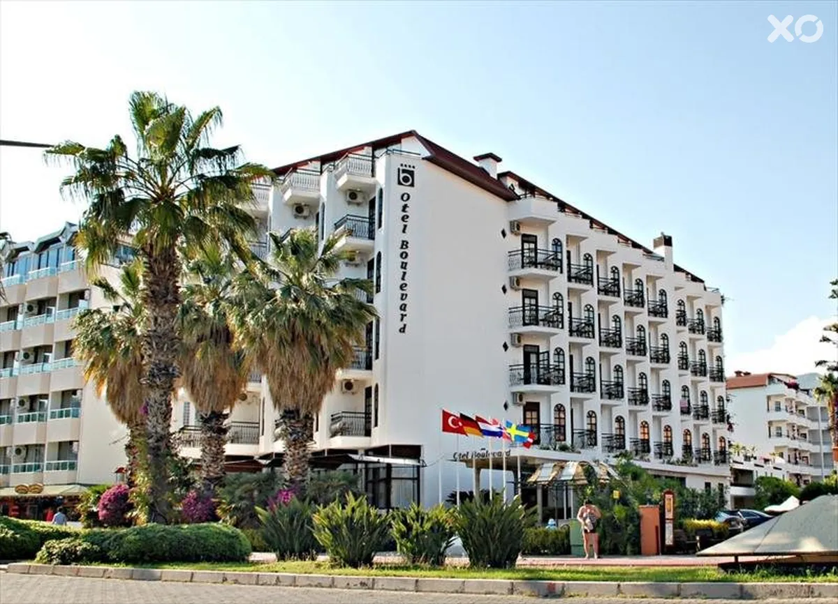 Boulevard Hotel