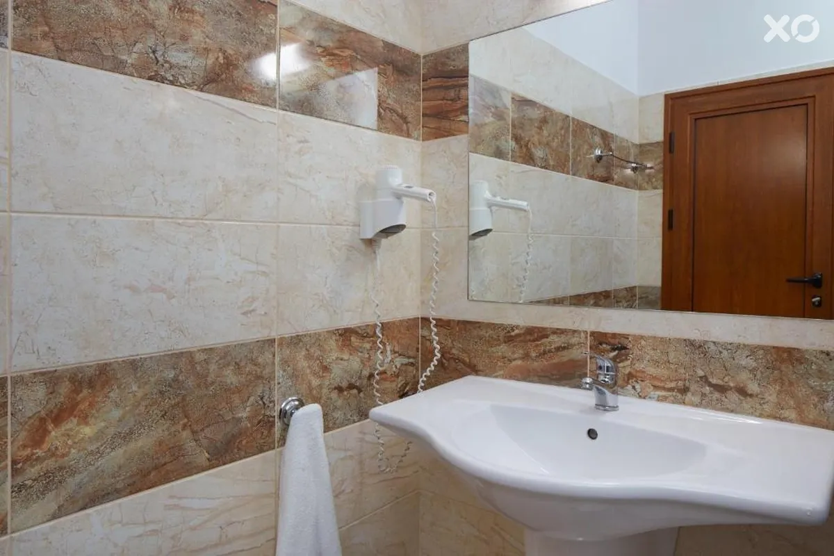 Lira Hotel