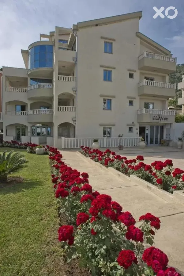 V Lux Villa