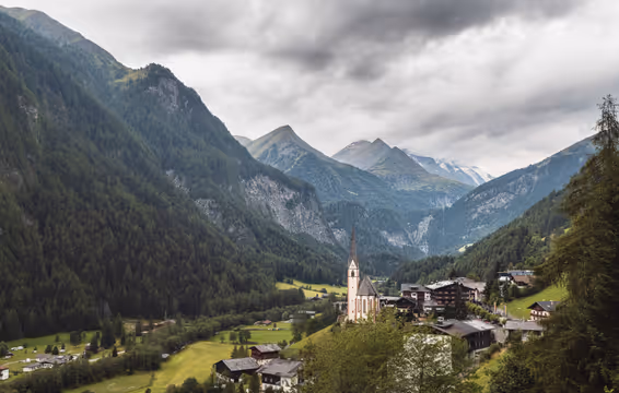 Уикенд контрастов — альпийская мягкость и городская изысканность! Цюрих, водопад и легенды Праги