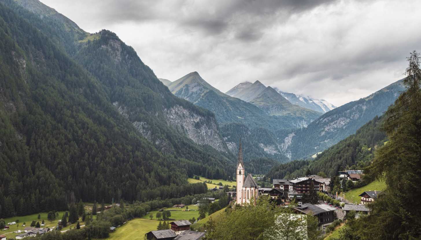 Уикенд контрастов — альпийская мягкость и городская изысканность! Цюрих, водопад и легенды Праги
