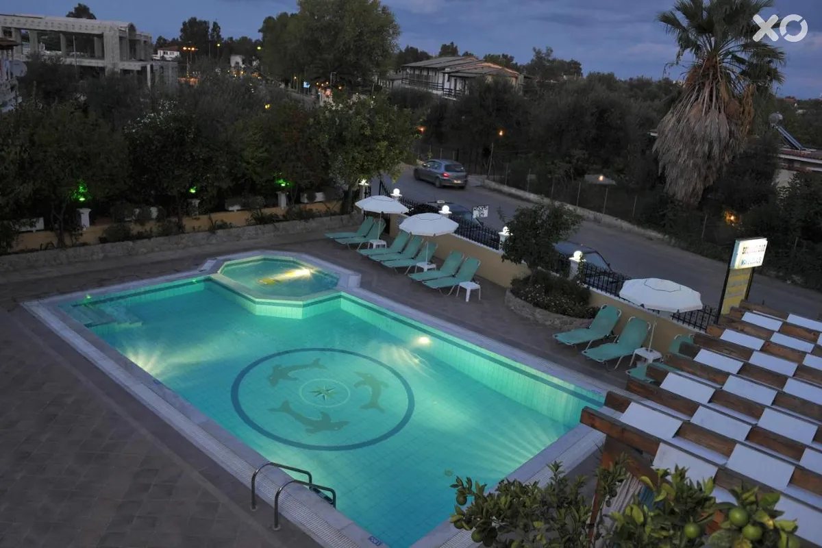 Makis Louvlis Apartments & Studios