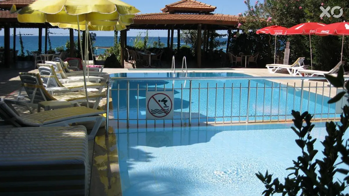 As Queen Beach Hotel
