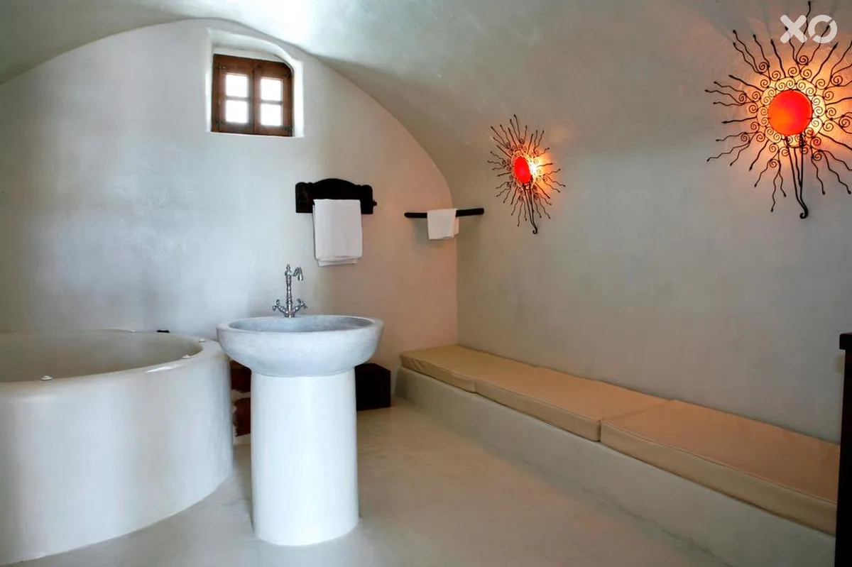 Villas & Mansions of Santorini