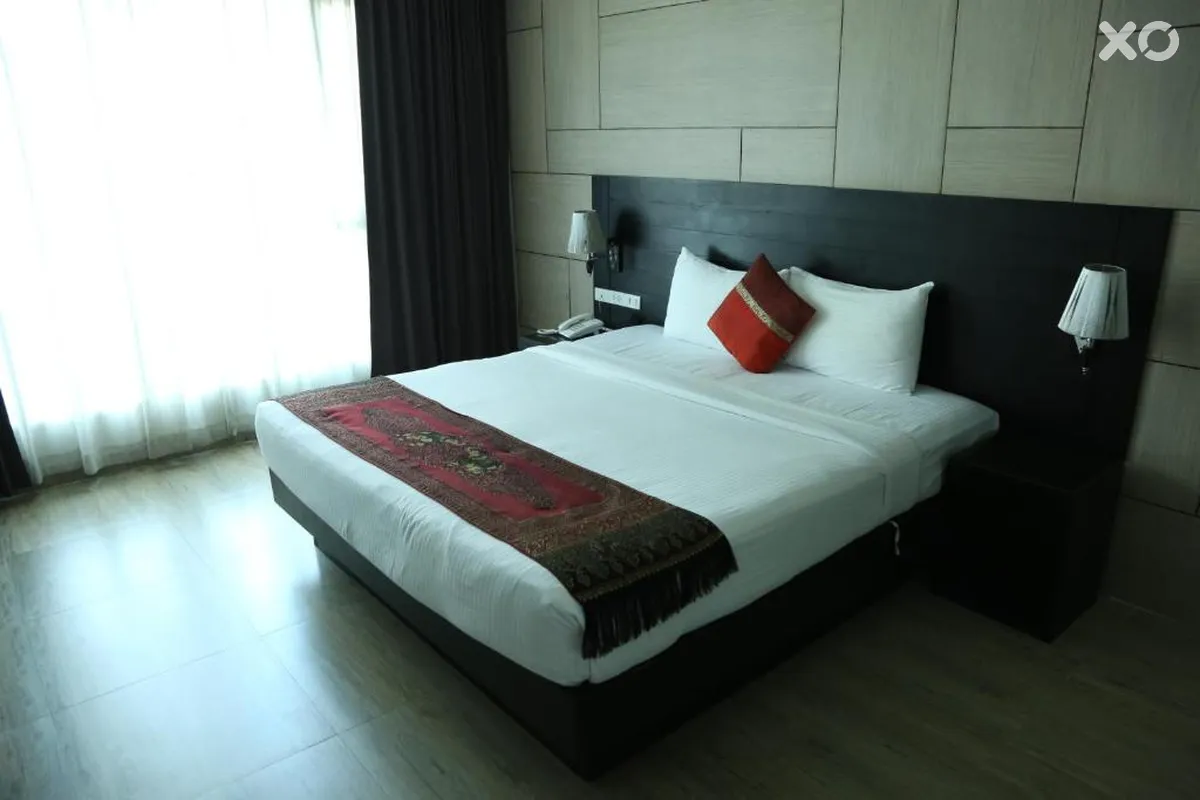 Boss Suites Nana Hotel
