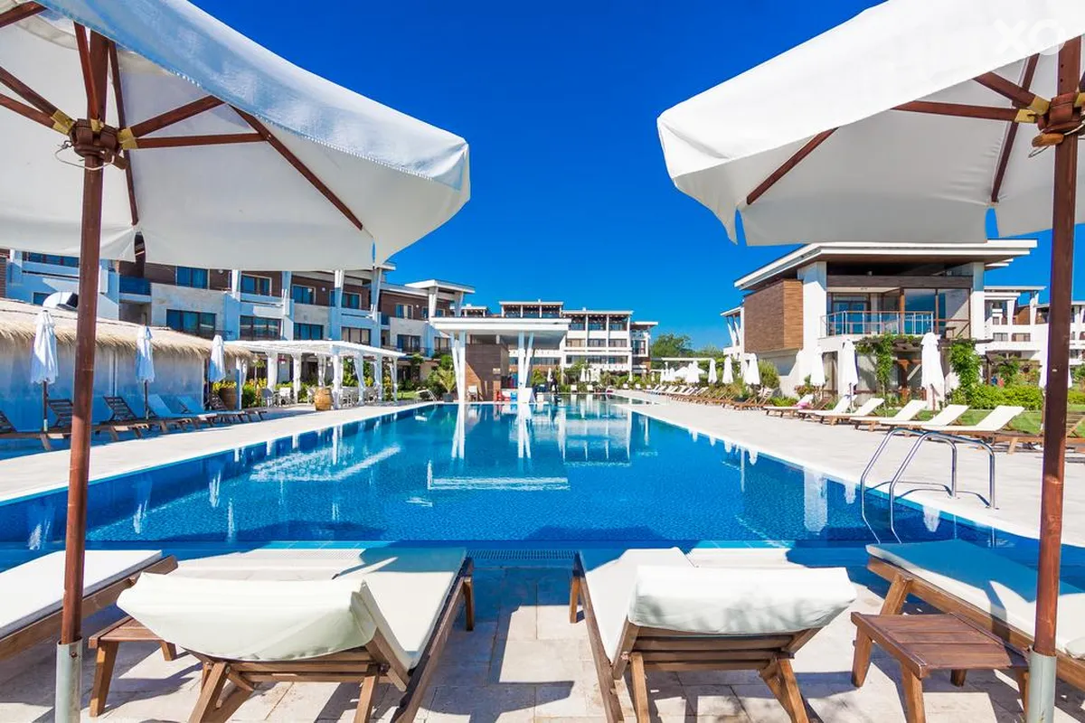 Apolonia Resort