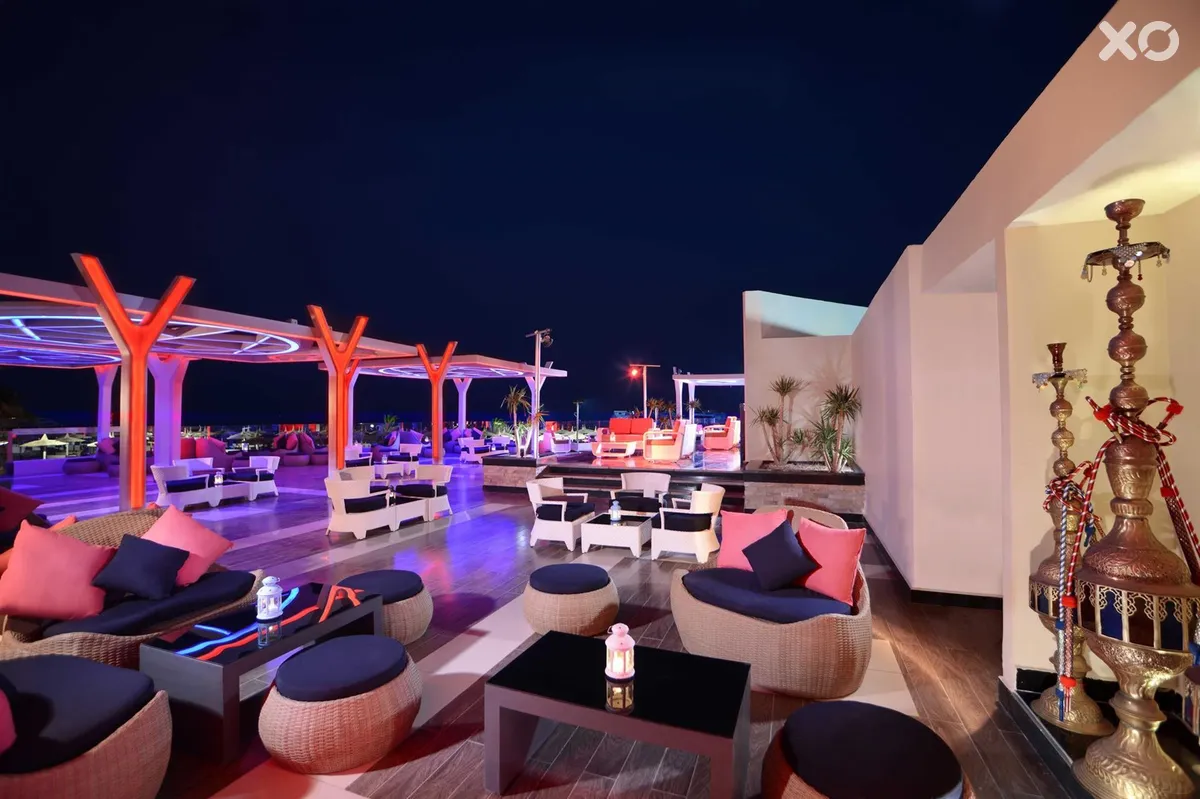 Albatros White Beach Resort