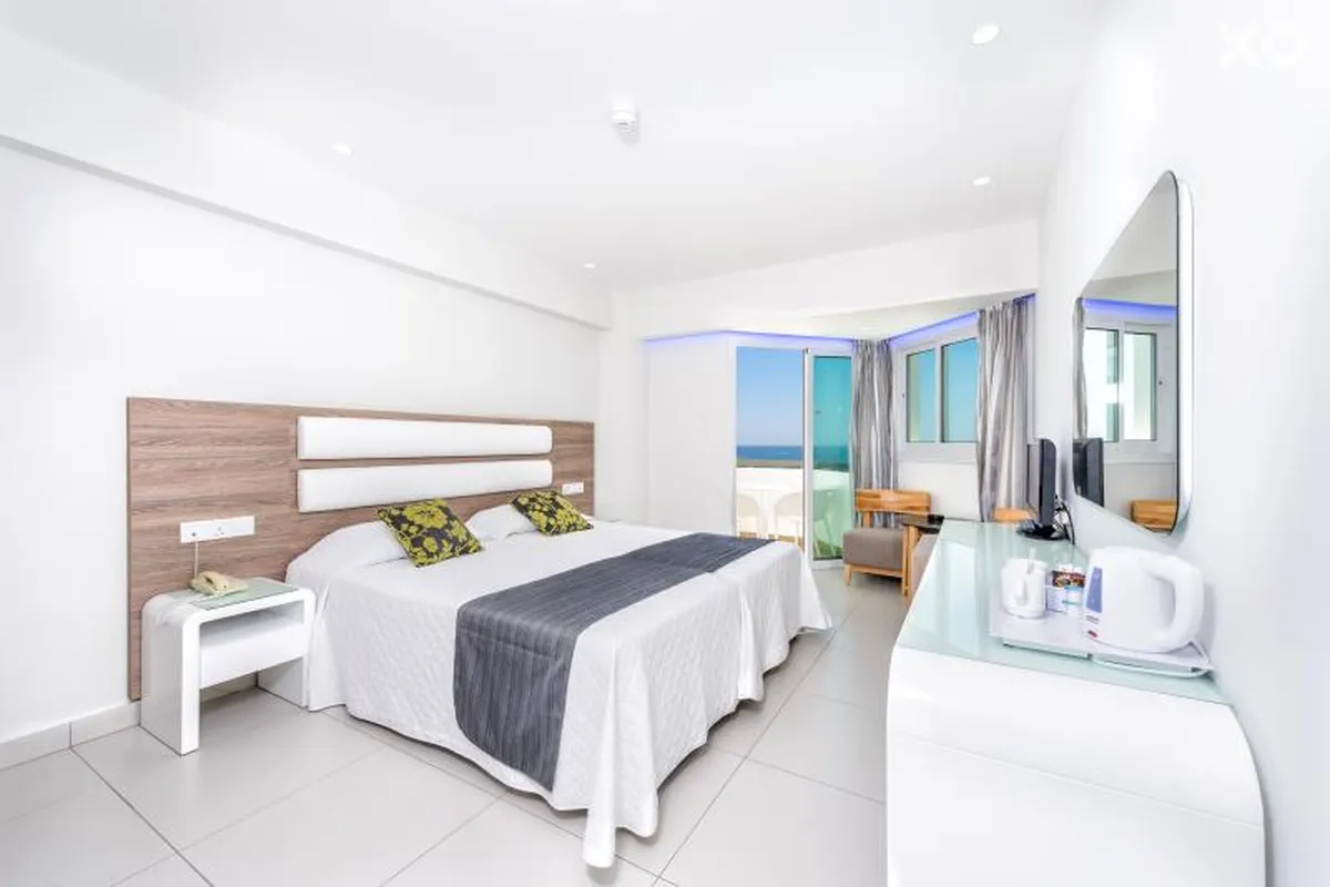 Tasia Maris Sands Beach Hotel
