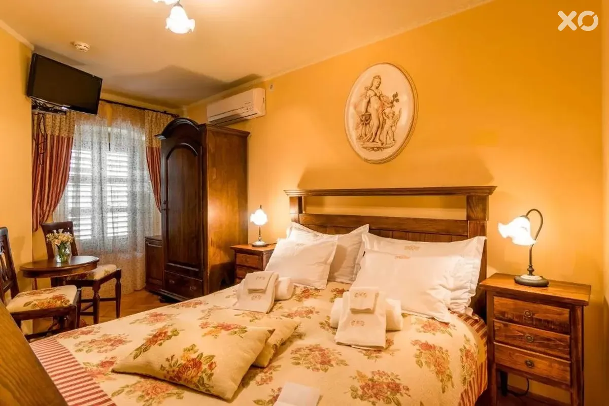Monte Cristo Hotel
