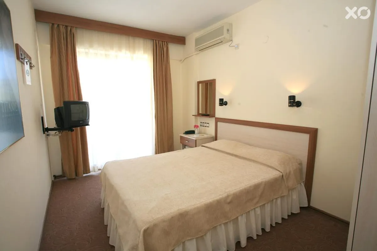 Saturn Hotel