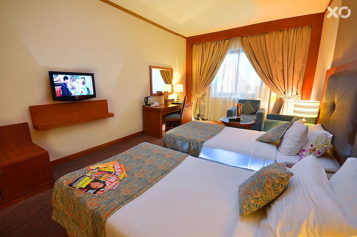 Landmark Summit Hotel