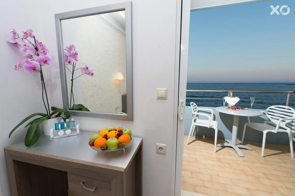 Astron Hotel