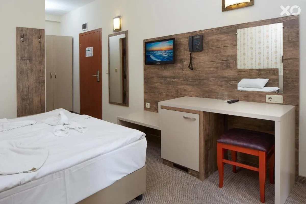 Lira Hotel