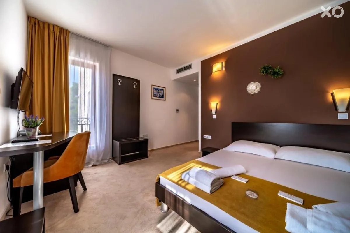 Nikola Hotel