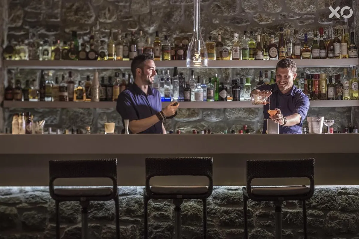Bill & Coo Suites And Lounge