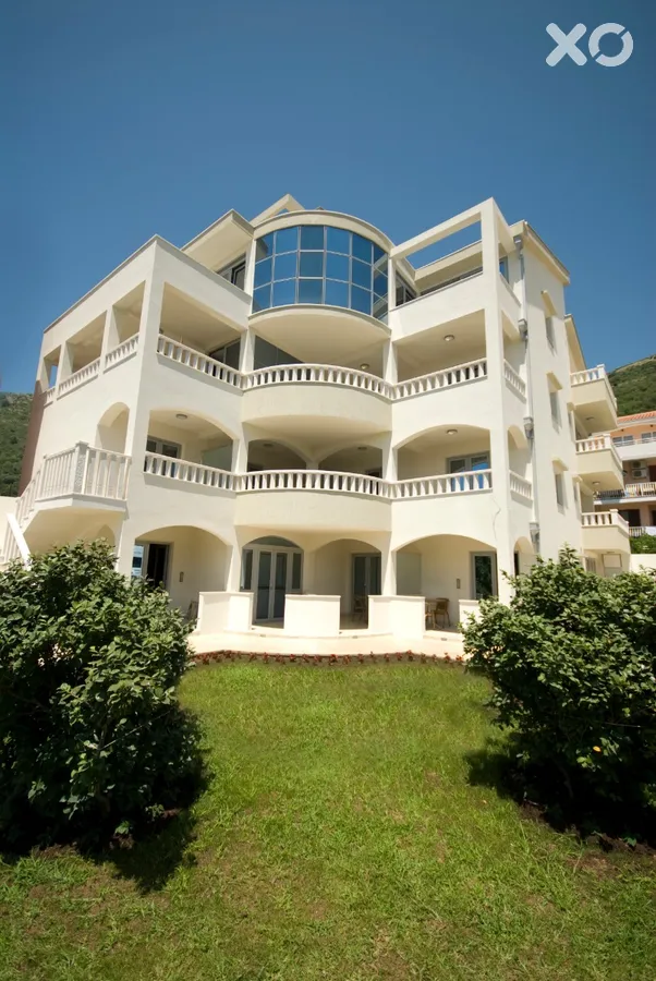 V Lux Villa