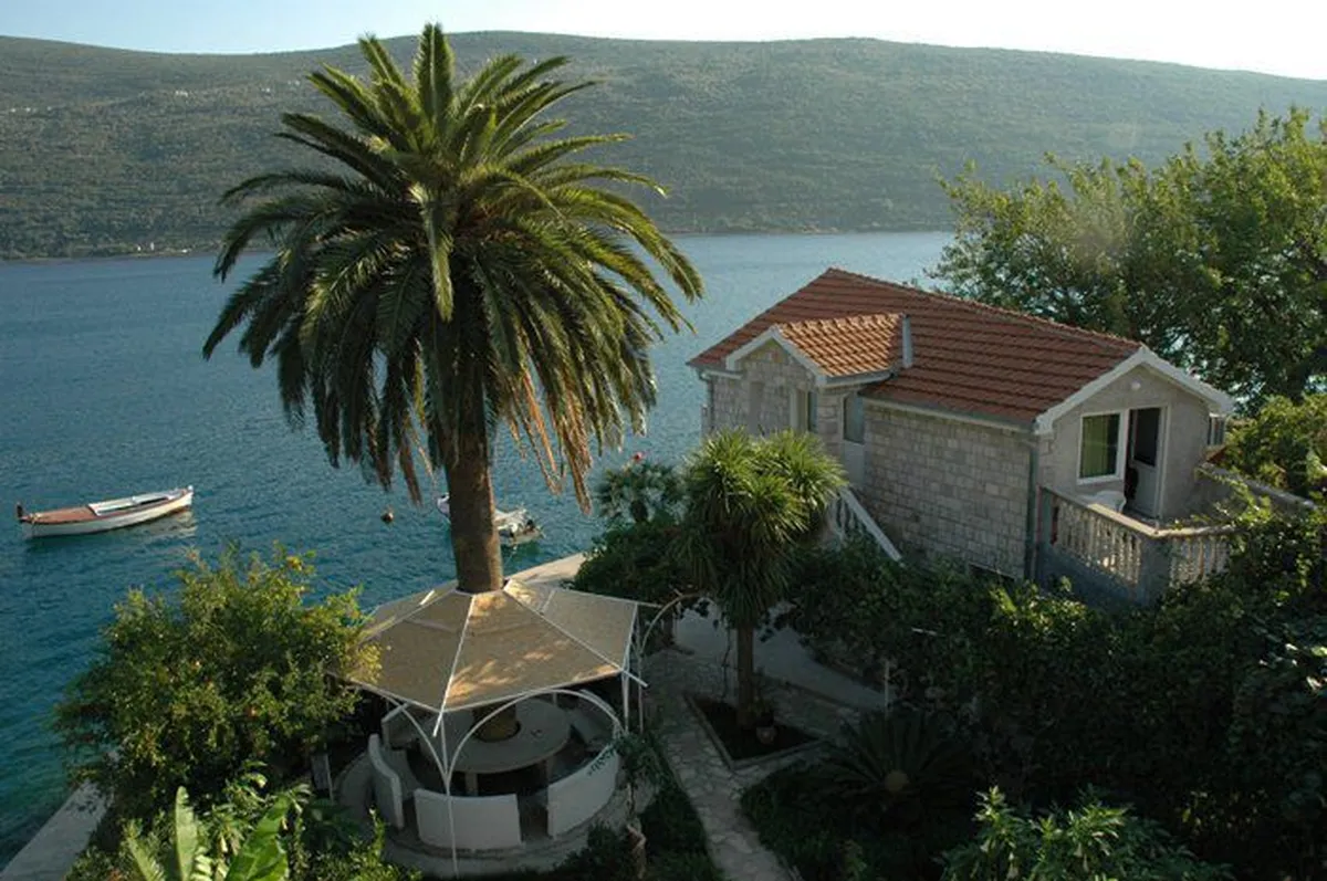 Roza Apartments