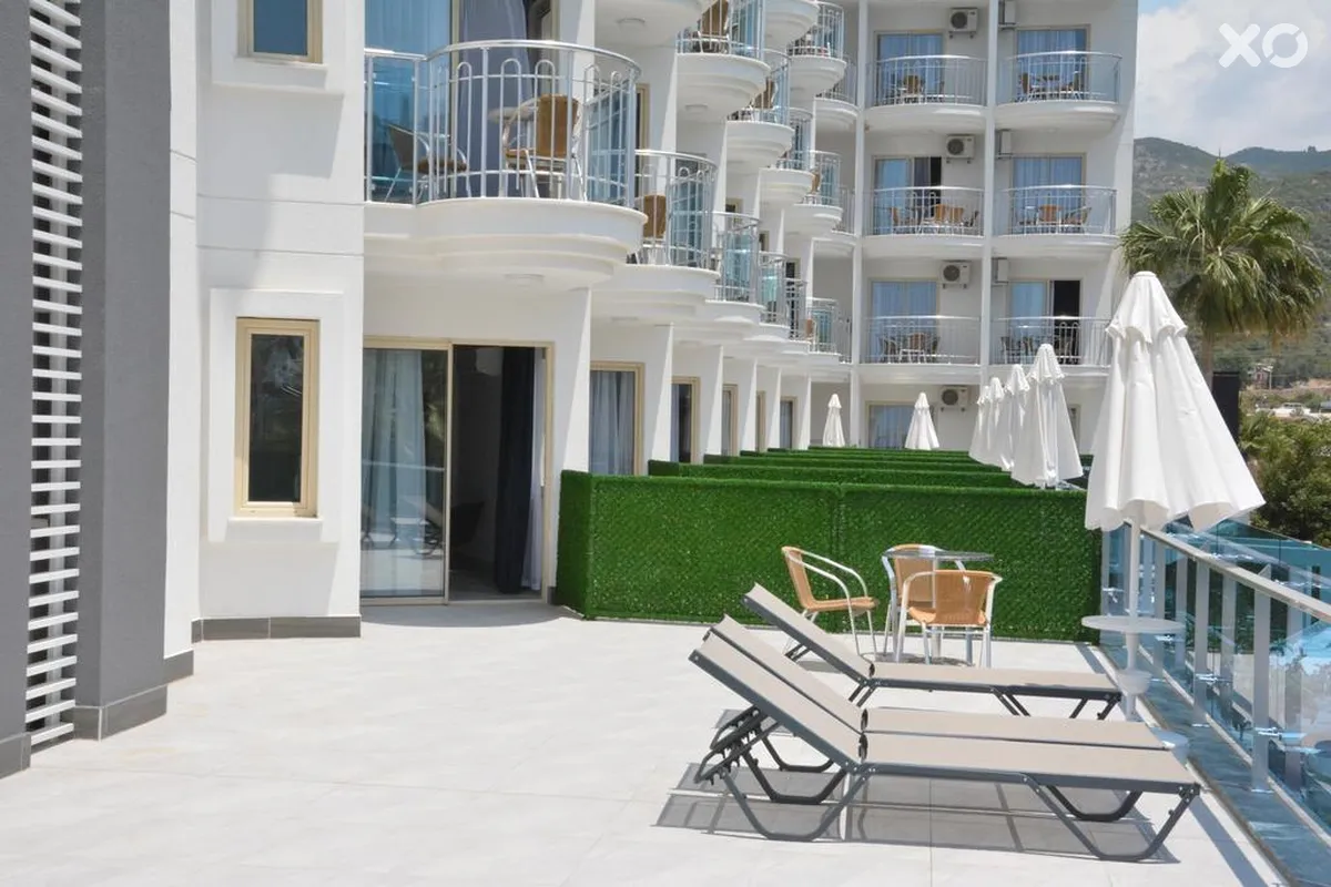 White City Beach Hotel