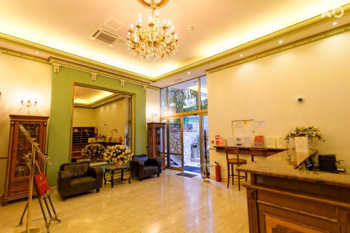 Val Hotel