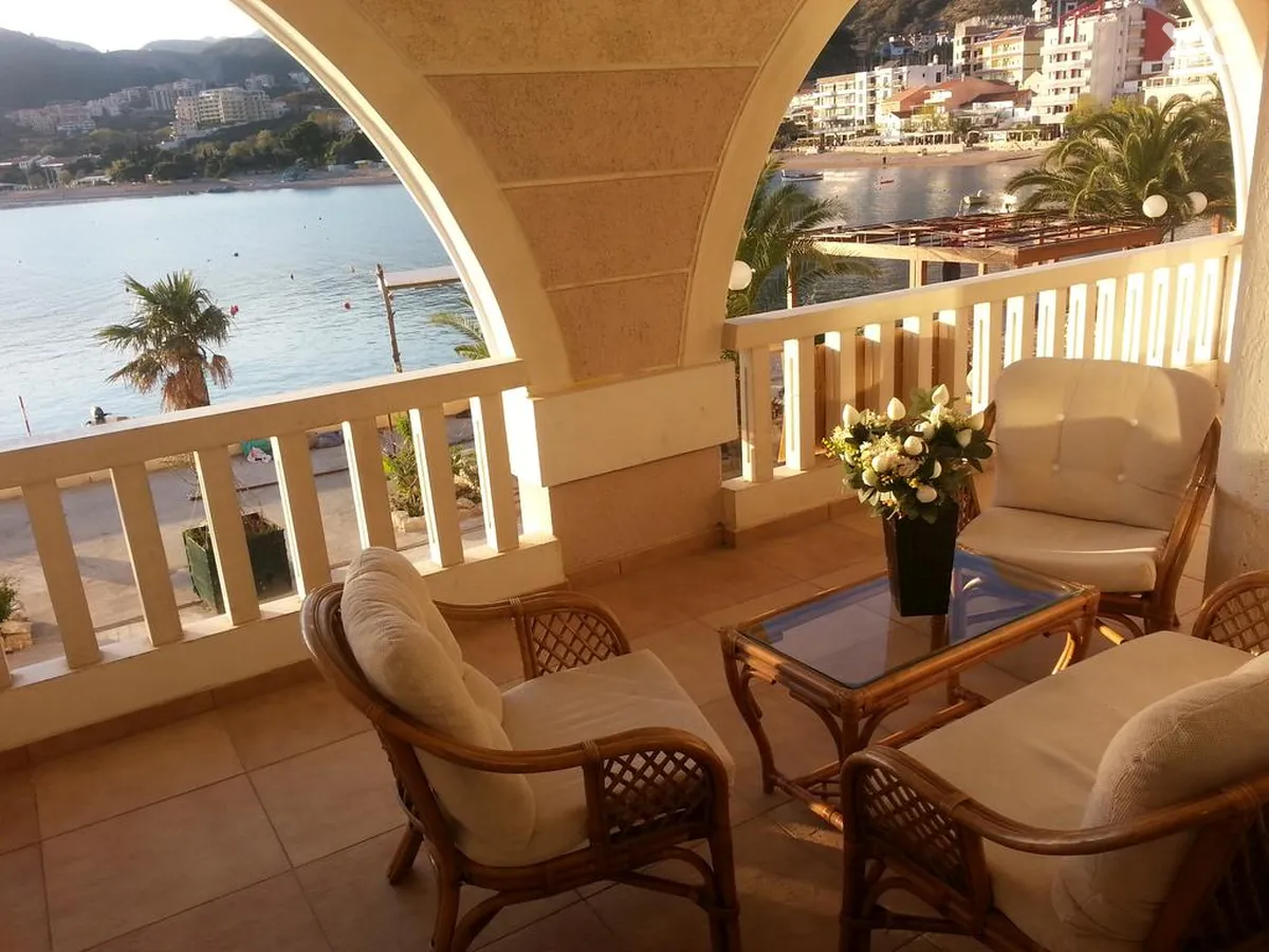 Aura Villa