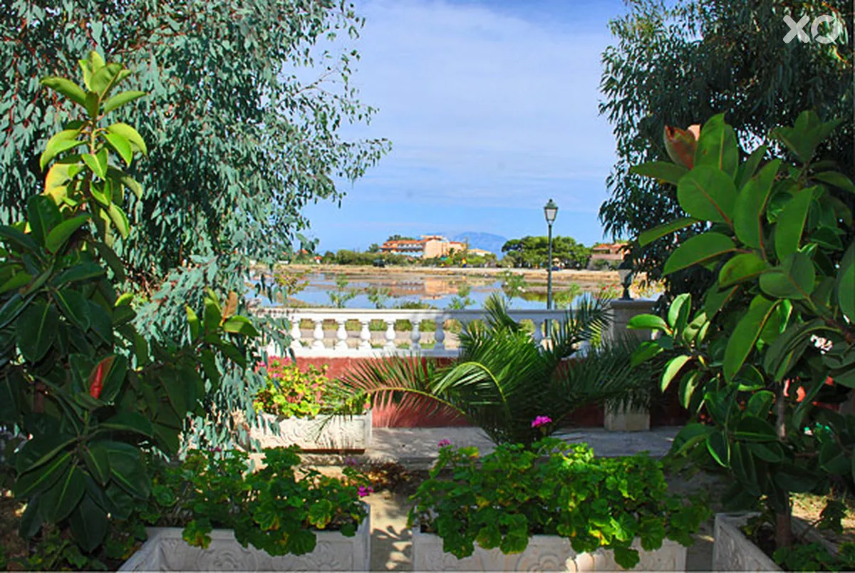 Alykes Park Bungalows & Apartments