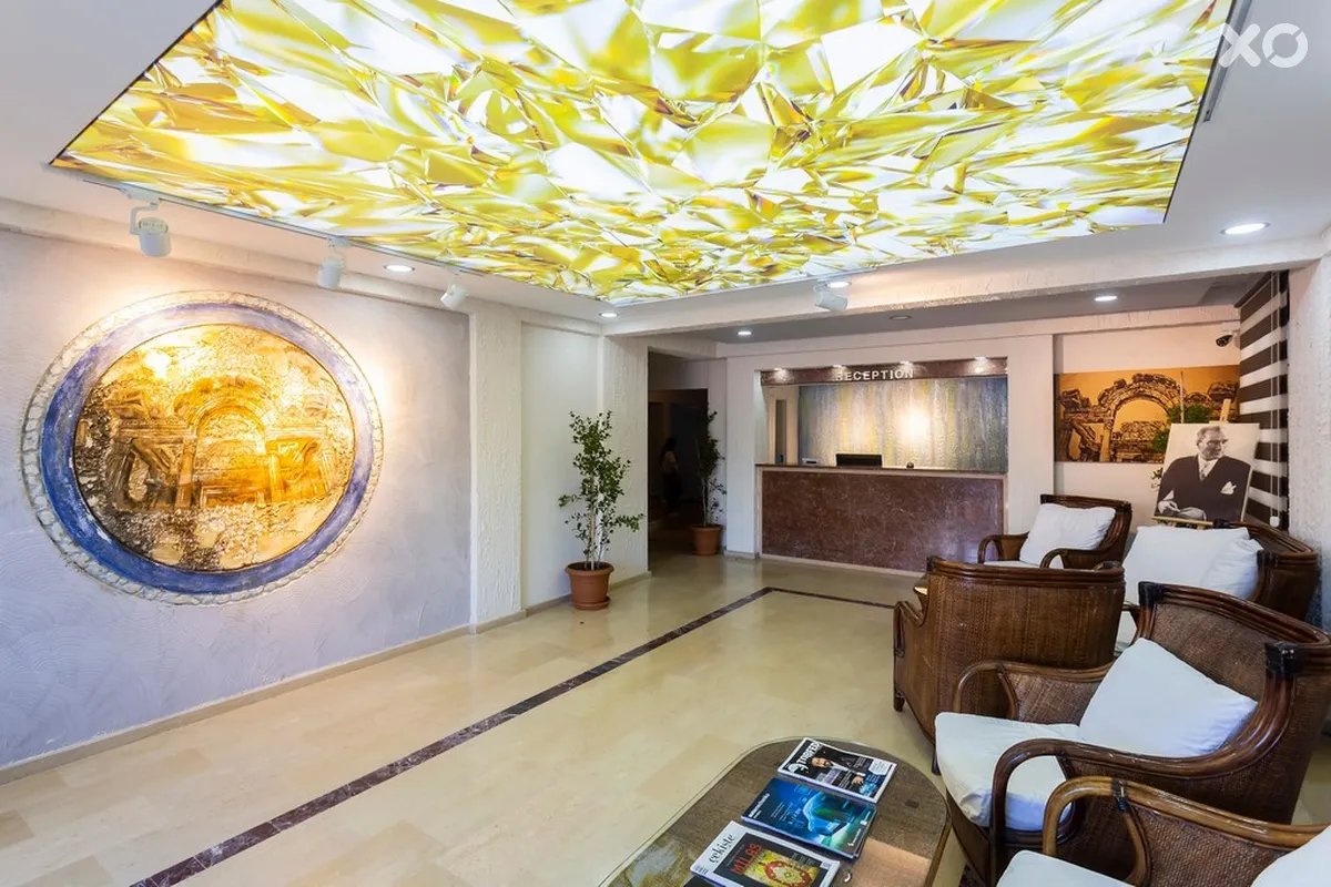 Tiana Moonlight Hotel