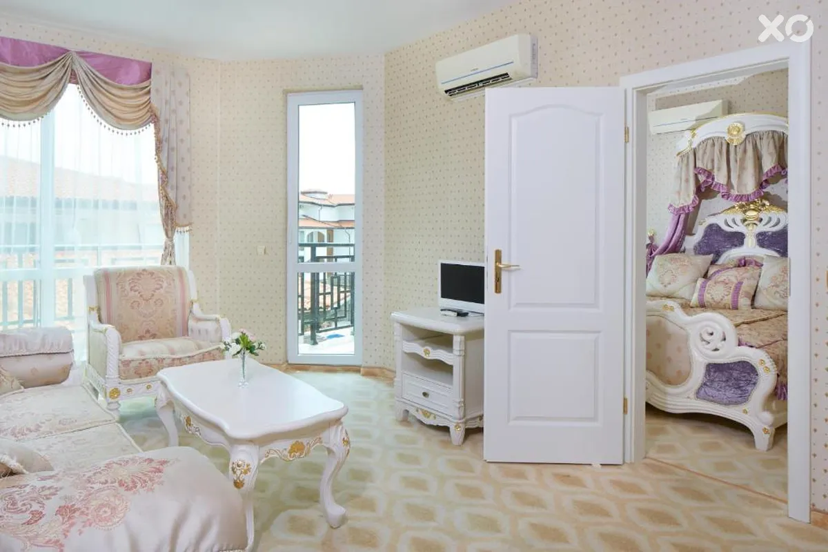 Amore Beach Hotel