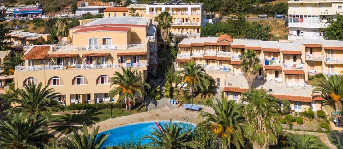 Крит, коли хочеться простого моря й сонця! Піщаний пляж, шезлонги та водні розваги