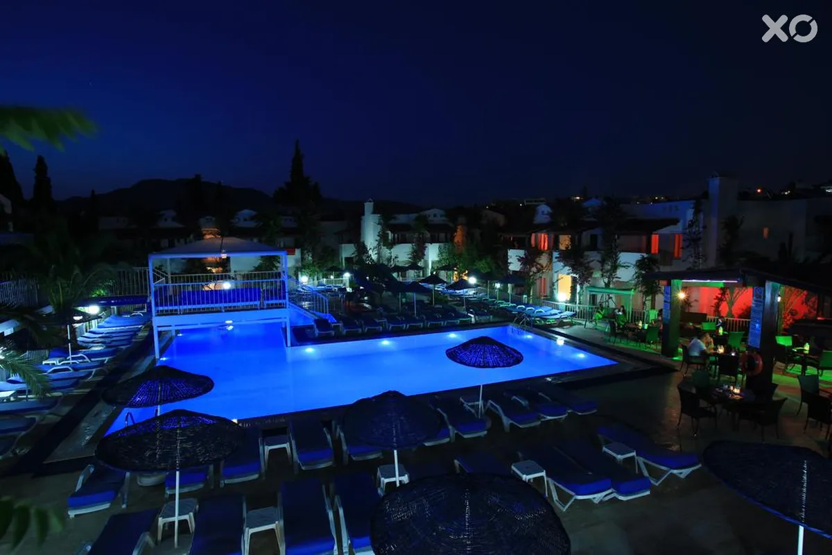Summer Garden Suites & Beach Hotel