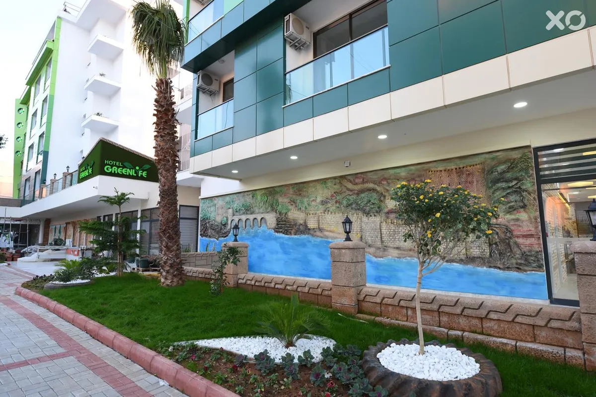 Green Life Hotel