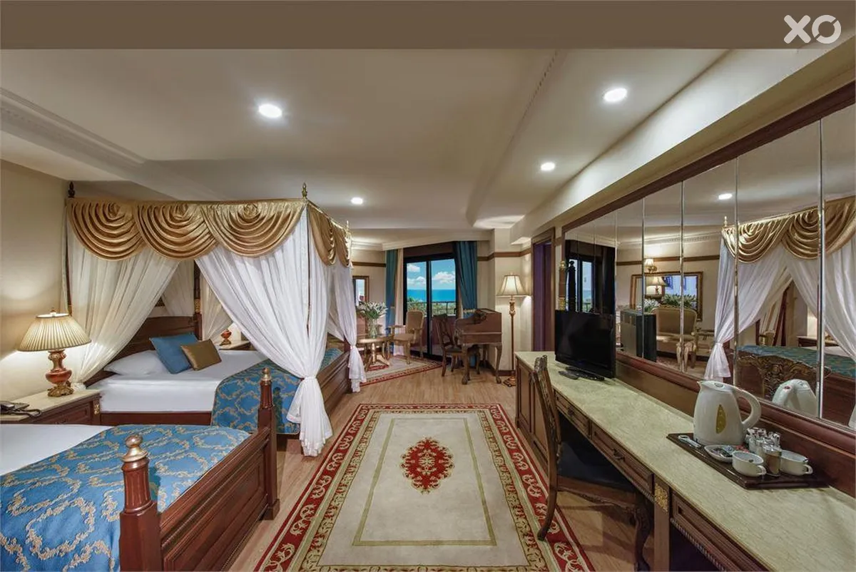 Delphin Palace