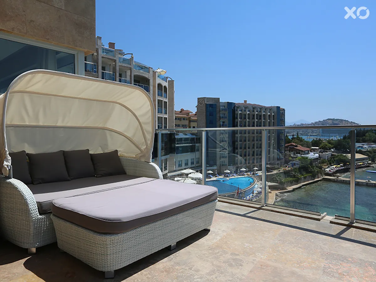 Charisma De Luxe Hotel