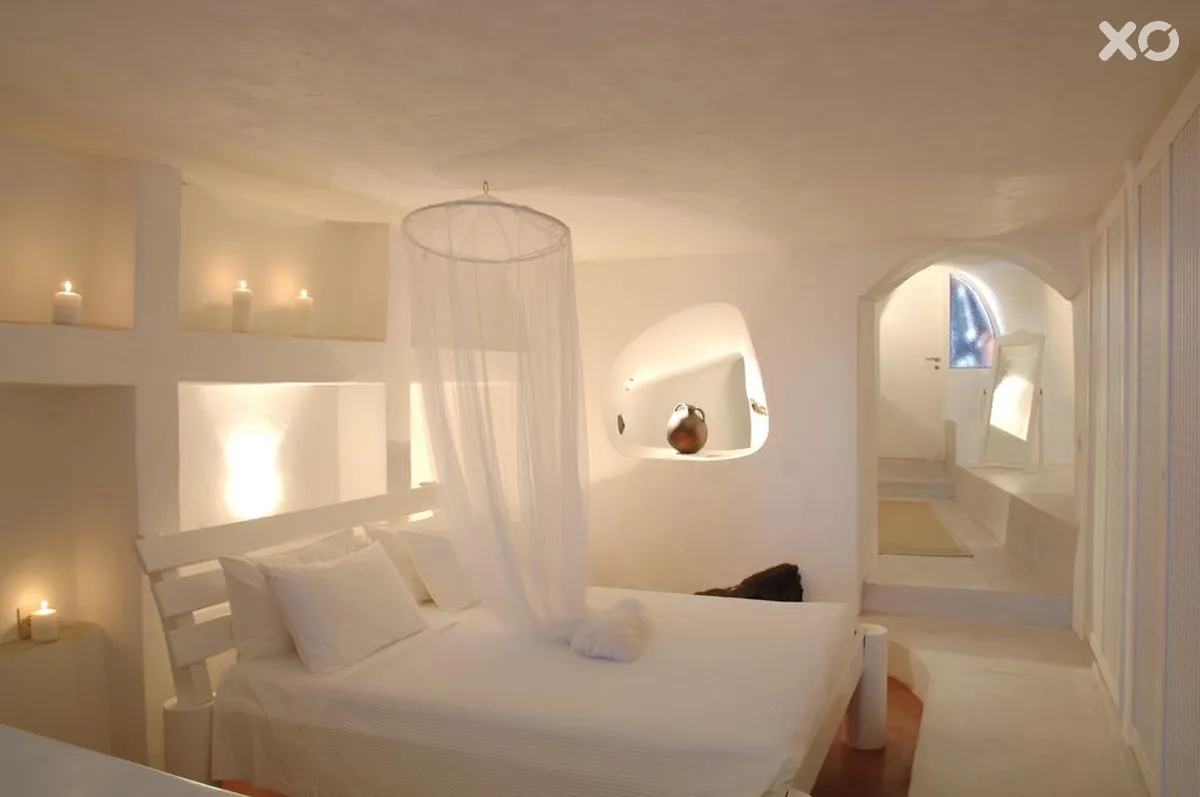 Villas & Mansions of Santorini