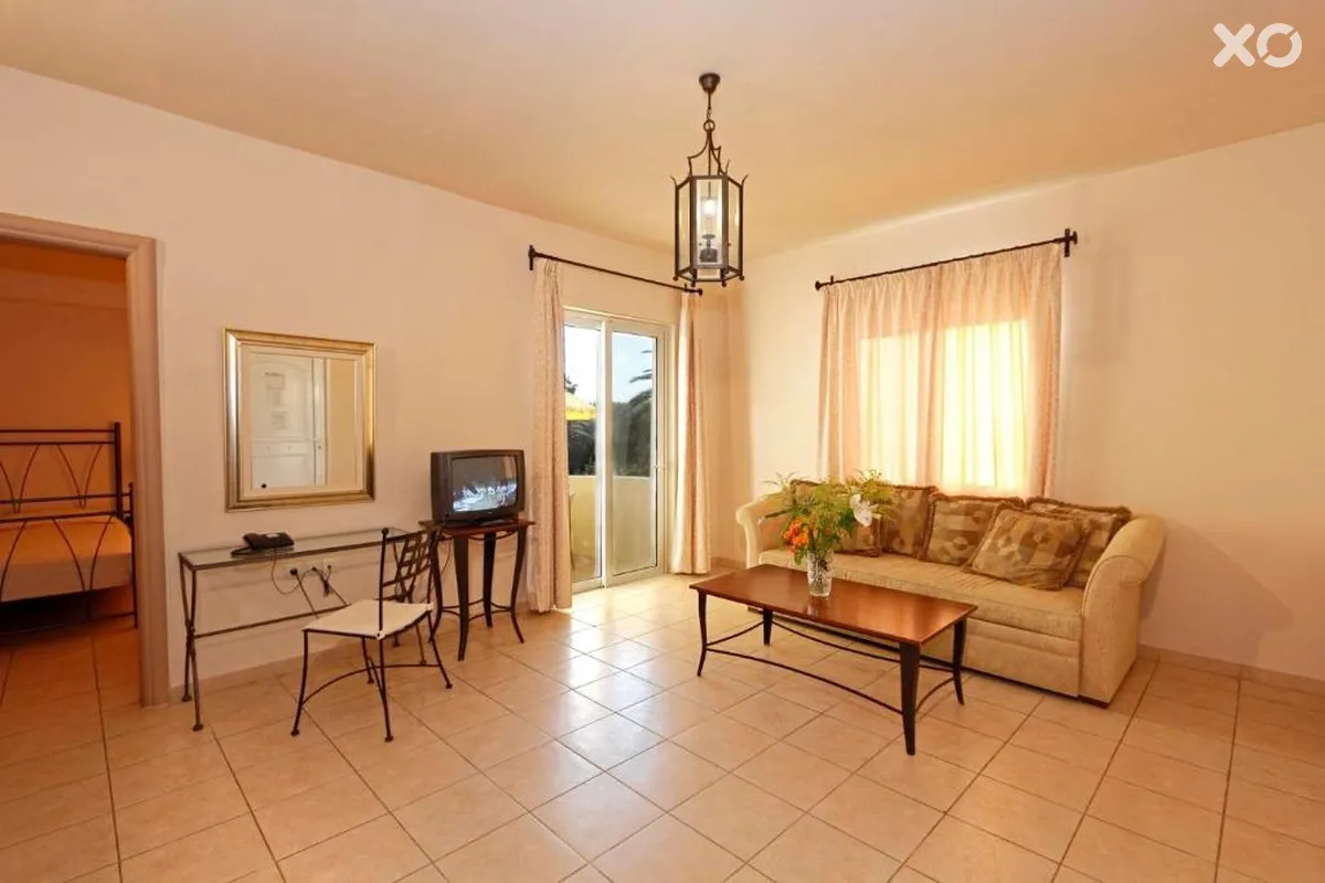 Lambrinos Suites