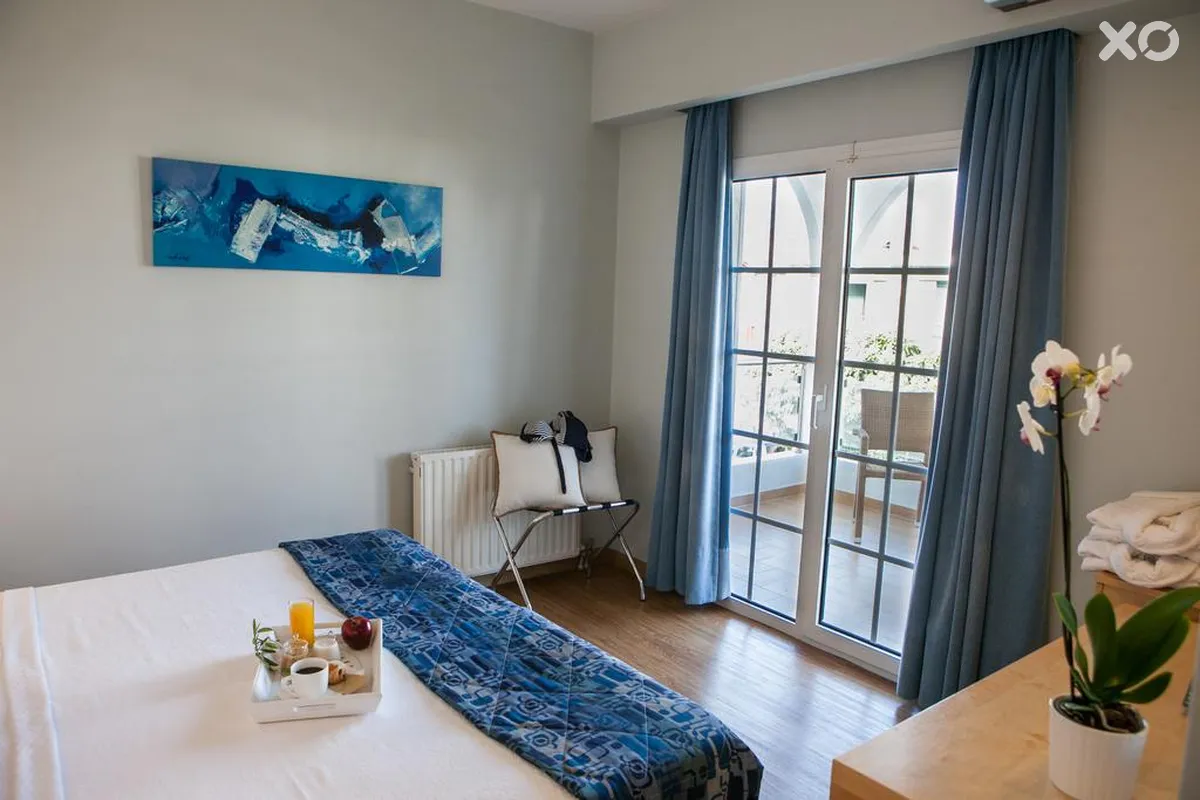 Kronos Hotel