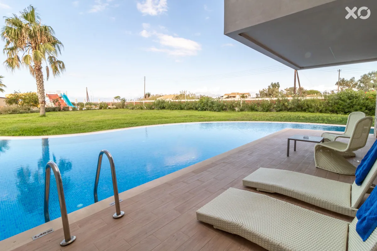 Almyros Beach Resort & Spa