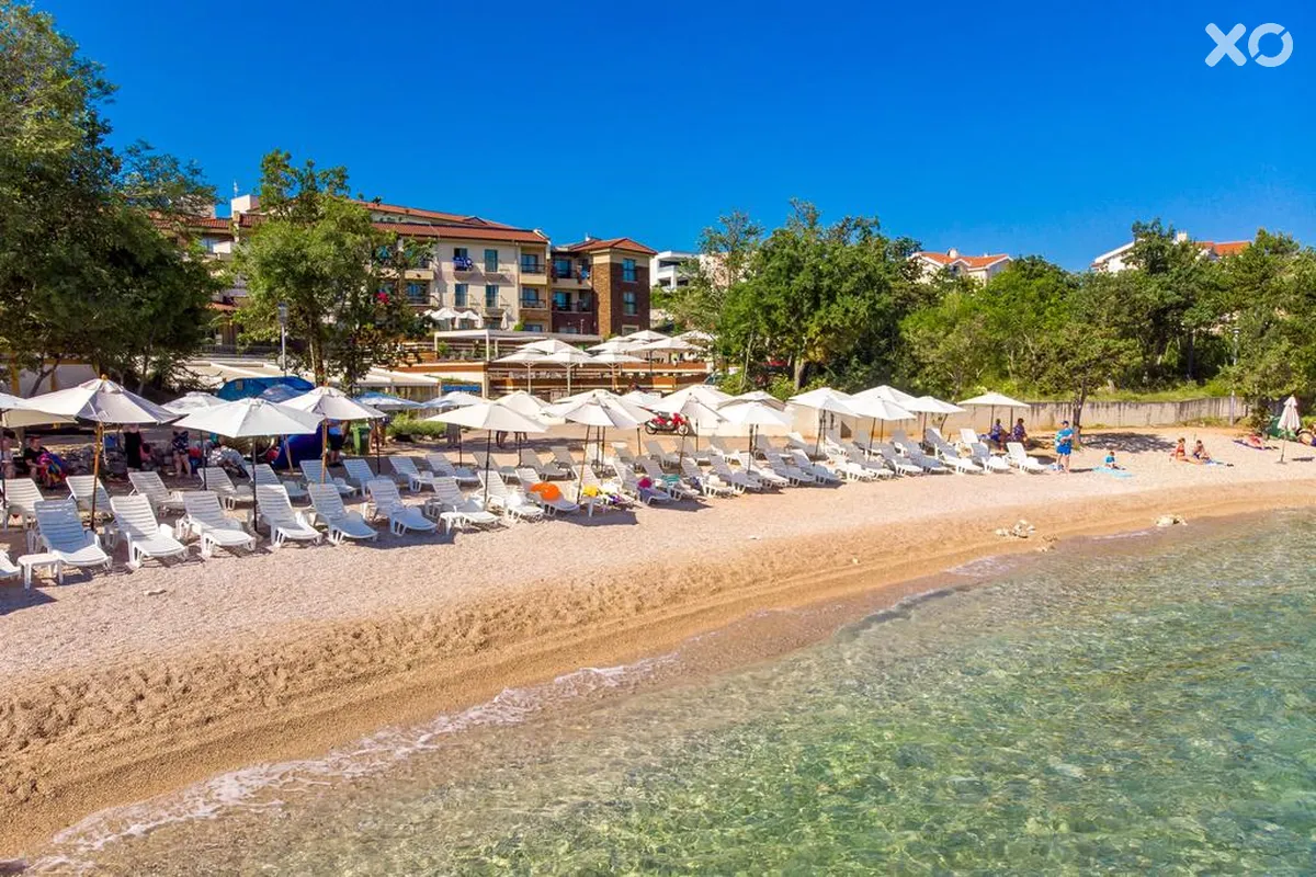 Blue Waves Resort