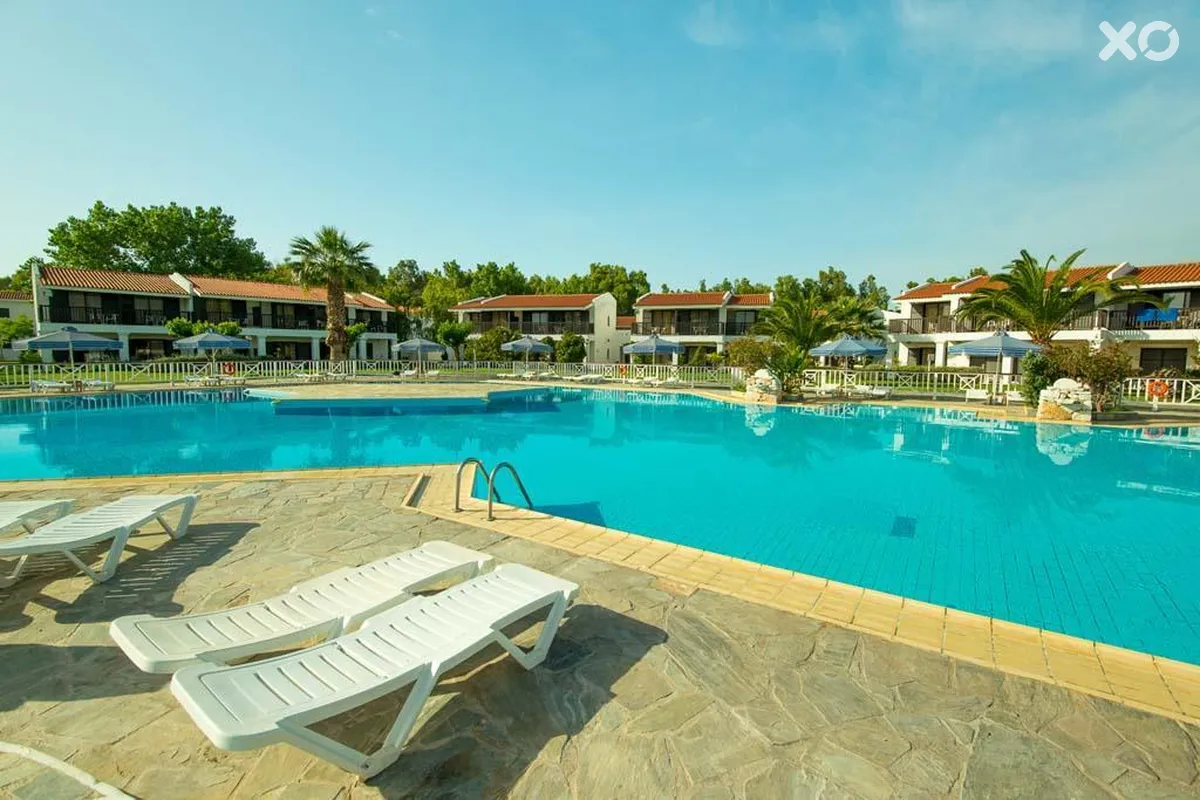 Golden Coast Hotel & Bungalows