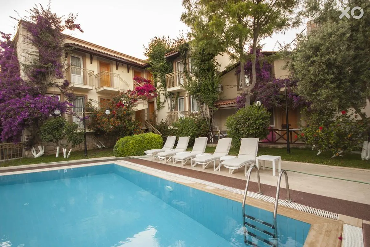 Moonshine Hotel & Suites