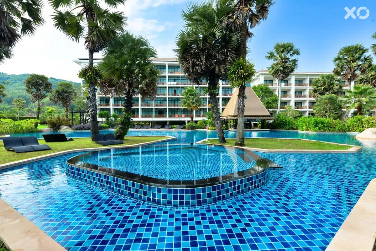 Naithonburi Beach Resort