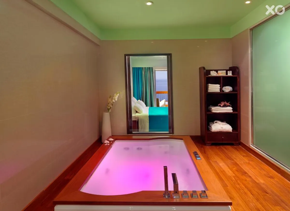 Apostolata Island Resort & Spa