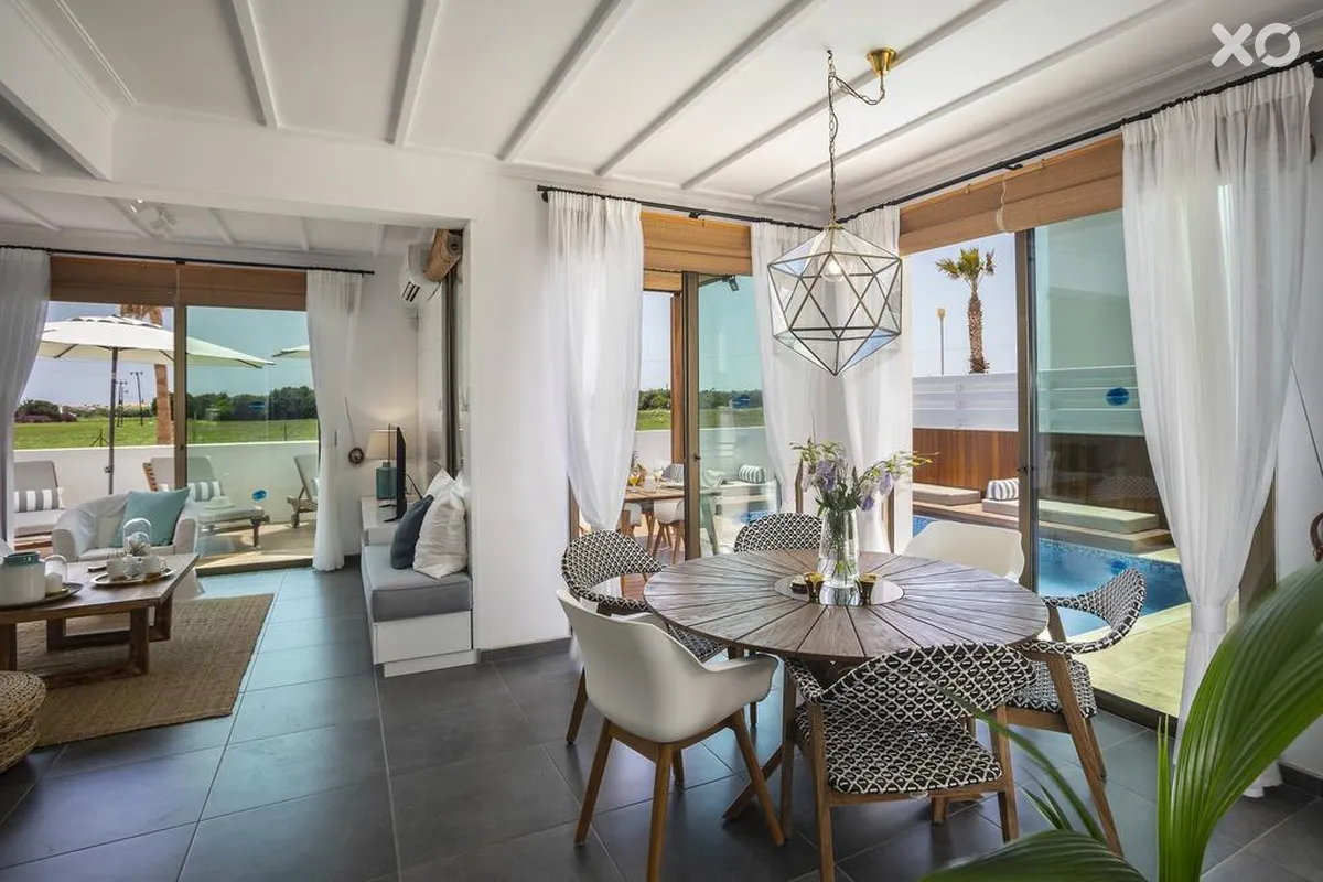 Louis Chris Le Mare Villa
