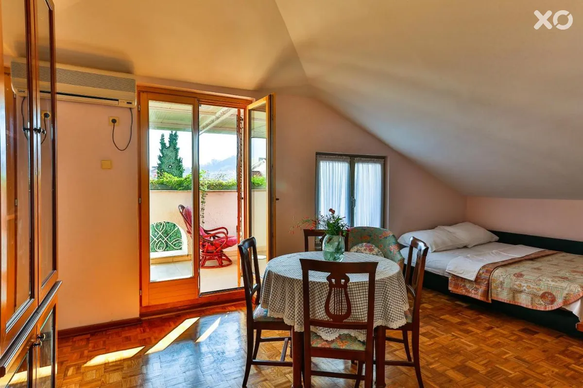 Velzon Villa