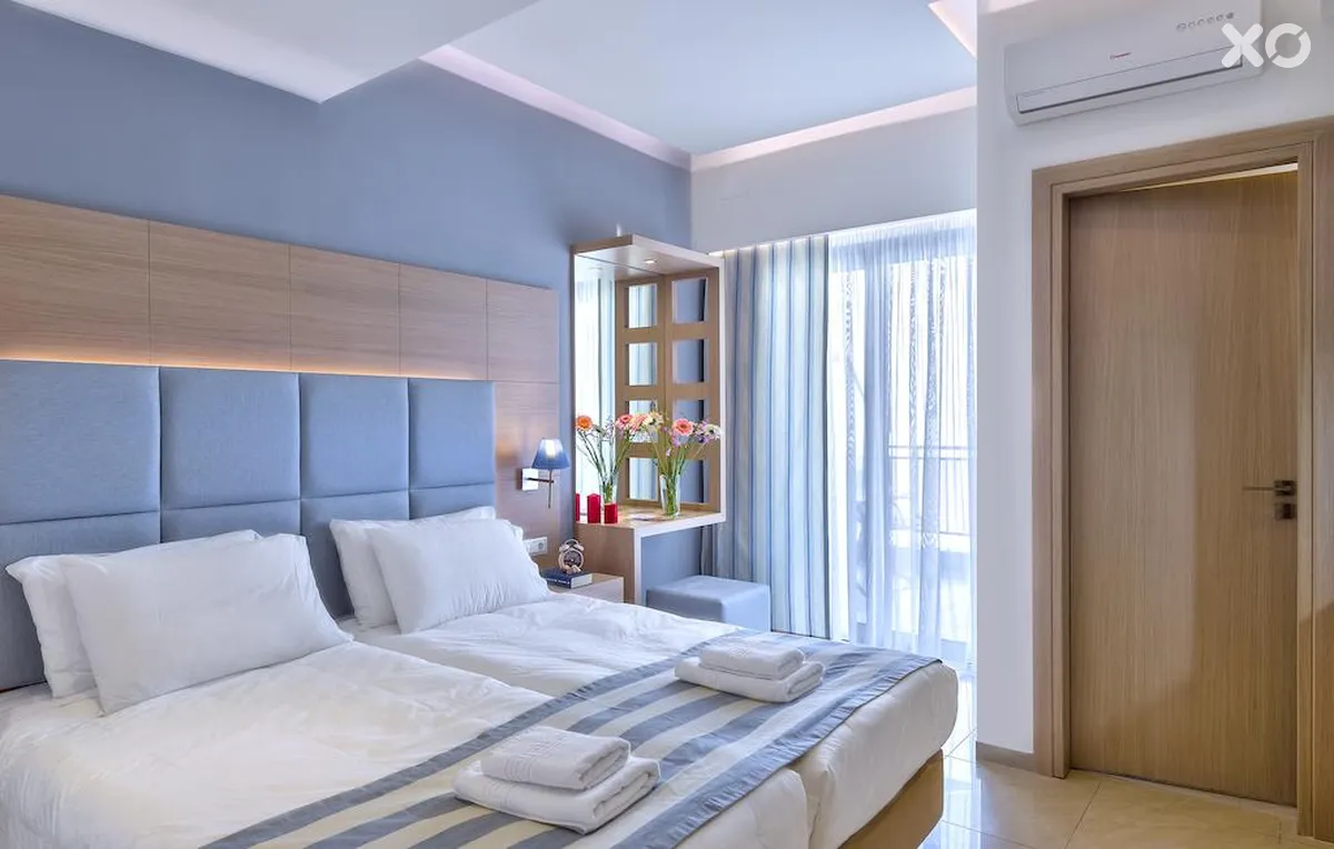Leonidas Hotel & Apartments